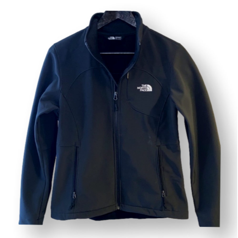 NORTH FACE Jacket. Black water/wind proof fleeced inside.